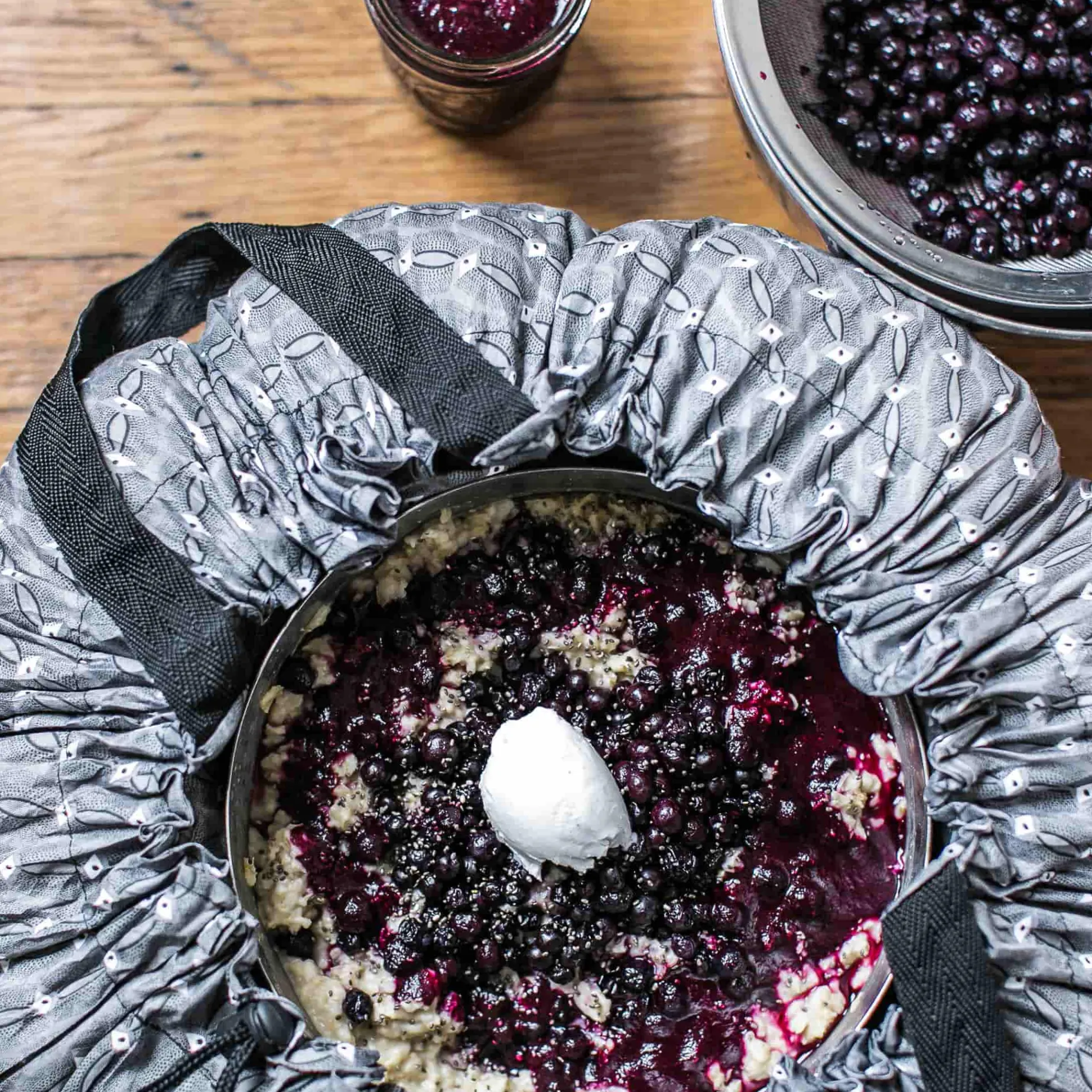 Wonderbag Non-Electric Slow Cooker, Grey